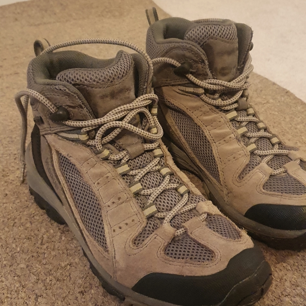 vasque vibram hiking boots women's